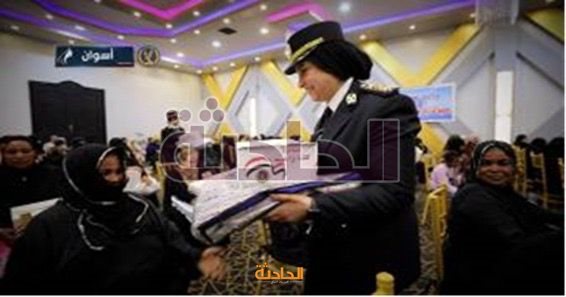 الداخلية: توزيع مساعدات عينية على المرأة المعيلة بالمحافظات